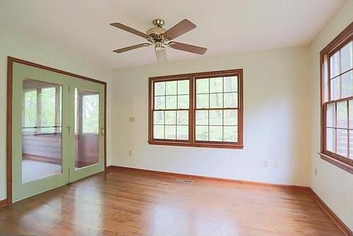 5th image of 583 Flower Dr