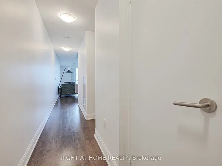 160 Vanderhoof Ave #1018 — Photo 3
