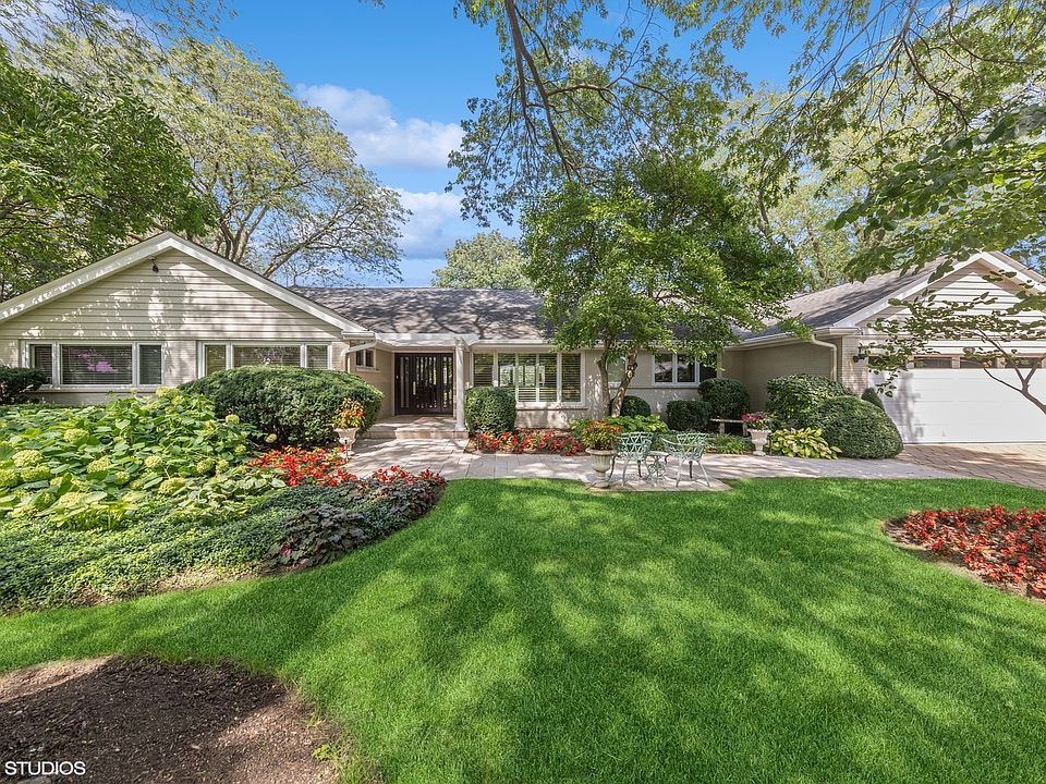 1st image of 909 Country Club Dr
