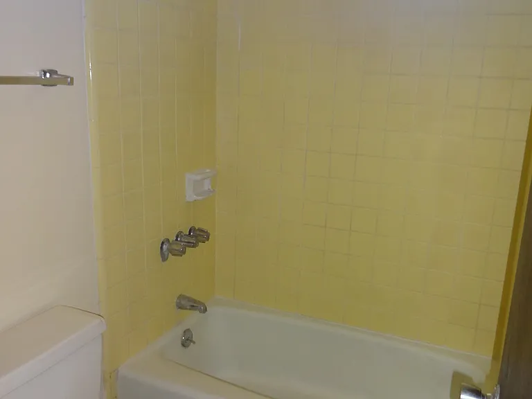 1038 Spencer St — Photo 17