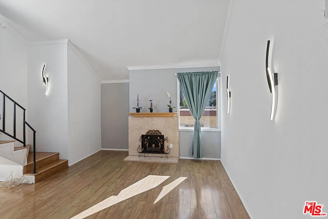 2 bed, 1137 sqft, $3,250 — Photo 2