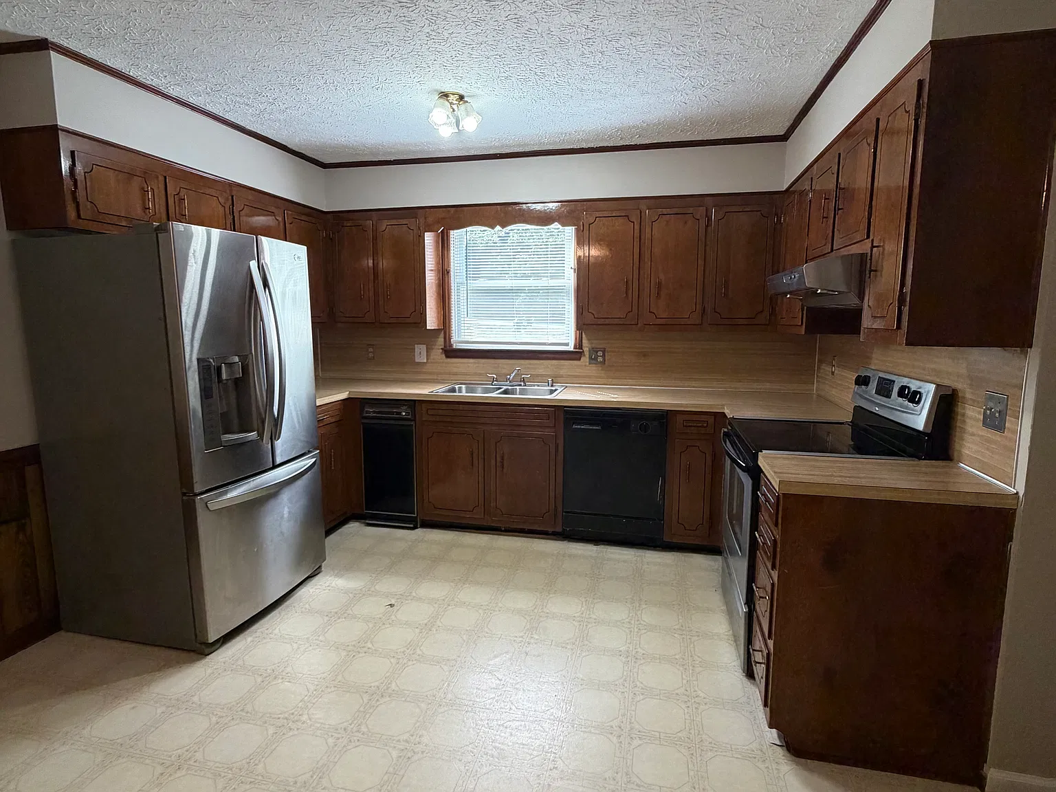 2 bed, 1.5 bath, 1344 sqft, $1,200 — Photo 2