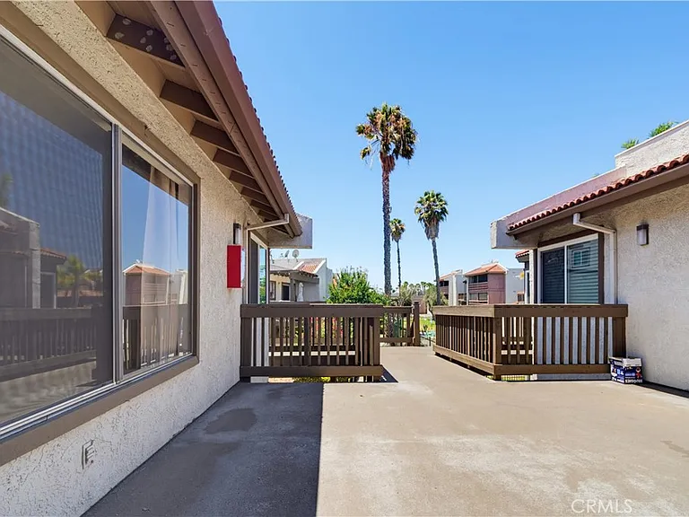 1067 S Citron St — Photo 24