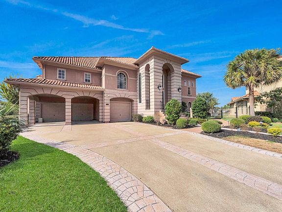 2nd image of 155 Palm Blvd