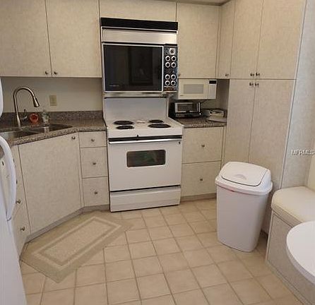 5th image of 2620 Cove Cay Dr Unit 305