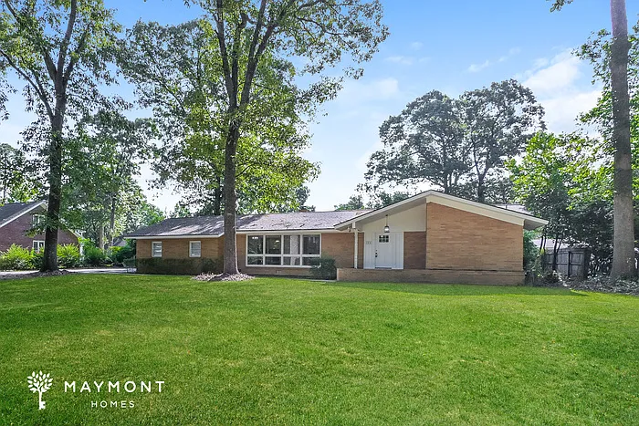 124 Carter Woods Dr — Photo 1