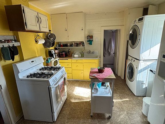3rd image of 620 Jefferson Ave #0