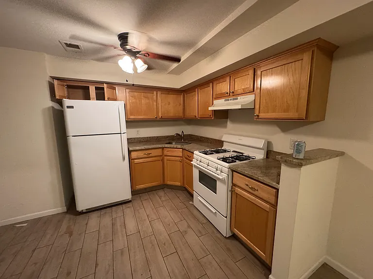 643 Tompkins Ave #1 — Photo 4