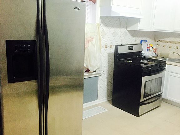 Kitchen 13ft x 11ft pic 1 of 3