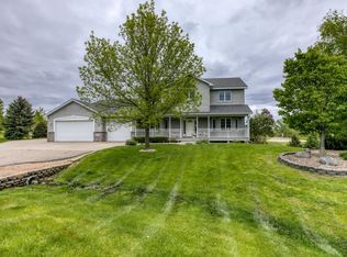 1688 Mike Ct, Shakopee, MN 55379