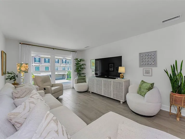 2700 Bayshore Blvd #5210 — Photo 5