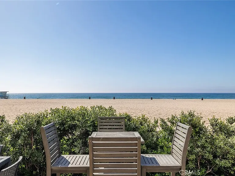 2428 The Strand — Photo 12