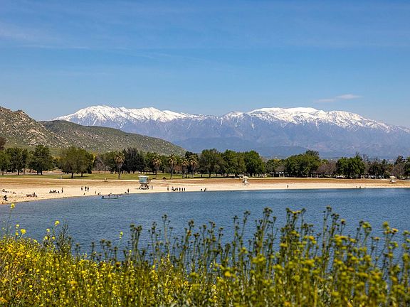 Minutes to Lake Perris Beach