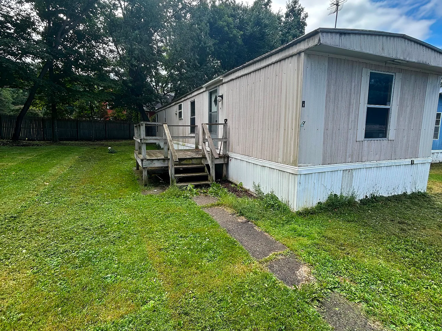 2 bed, $1,000 — Photo 1