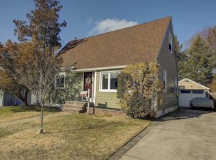 137 William St, Williston Park, NY 11596