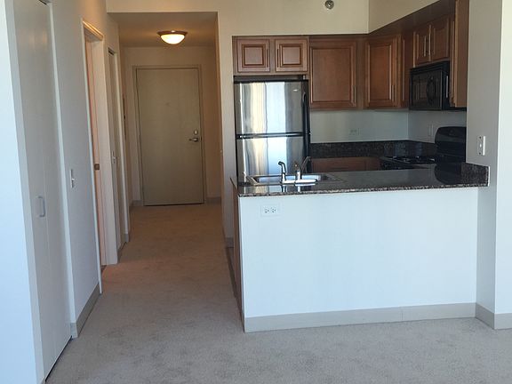 3rd image of 301 N Canal St #25