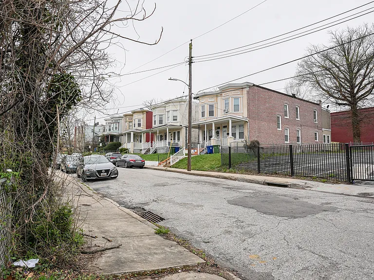 Wrenwood Ave — Photo 21