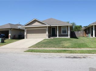 2108 Forge Hill Rd, Bryan, TX 77801