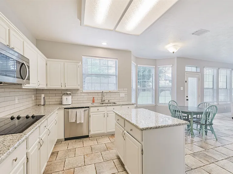 20422 Maple Meadows Ct — Photo 18