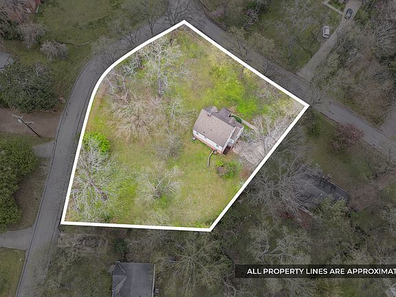 3rd image of 210 Cliffdale Rd