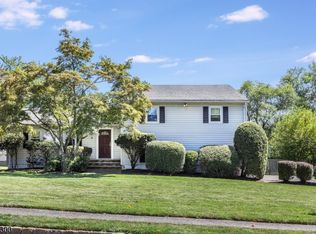 8 Page Pl, Livingston, NJ 07039