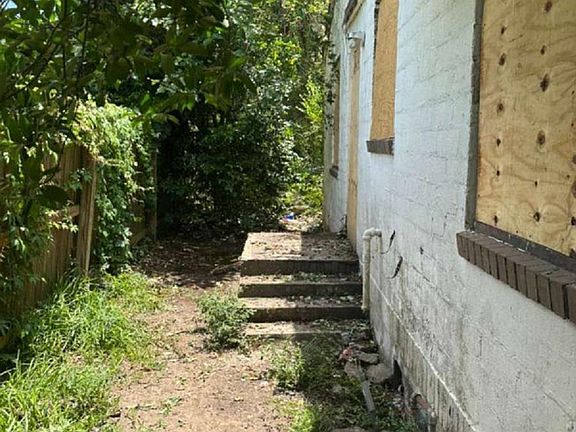 3rd image of 1711 W Lakeview Ave