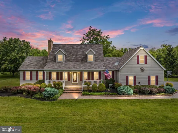 706 Cider Dr, Bunker Hill, WV 25413