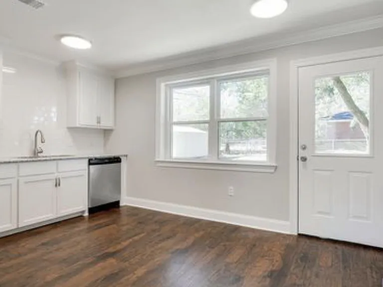 7518 Meadow Park Ave — Photo 5