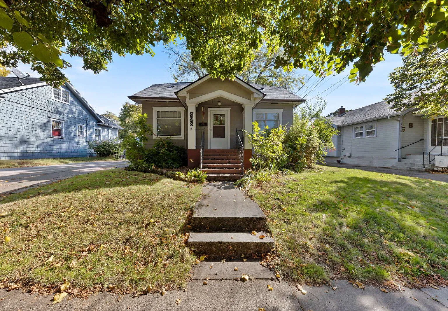 3 bed, 2.0 bath, 1212 sqft, $2,300 — Photo 1