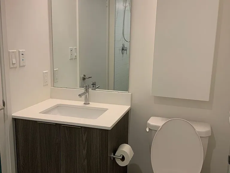 27 Bathurst St #512 — Photo 14