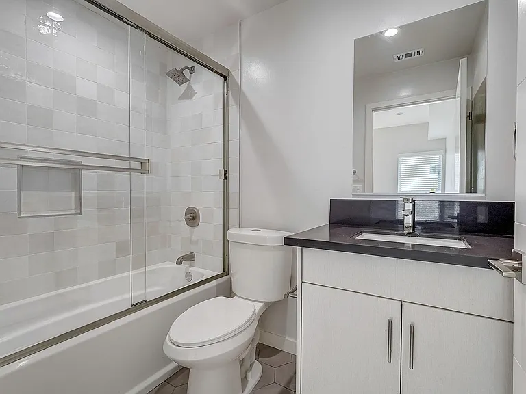 834 N June St #834 — Photo 20