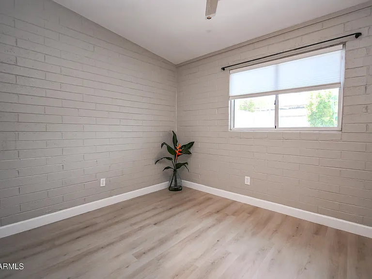 1012 E Henry St — Photo 12