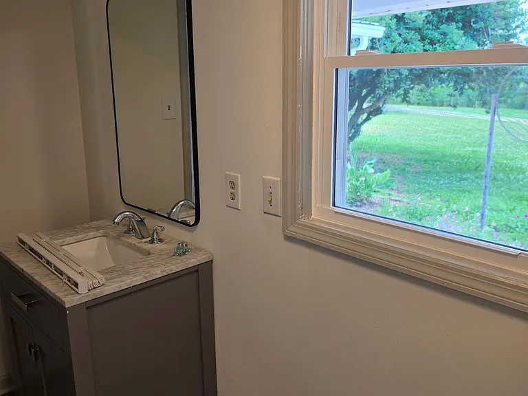 1020 Short Seagraves Rd — Photo 8