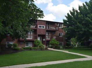 669 Daisy Ln APT 303, Roselle, IL