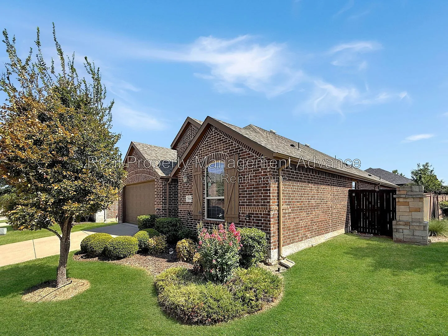 4 bed, 2.0 bath, 2212 sqft, $2,650 — Photo 2