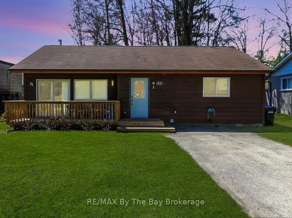 84 32nd St N, Wasaga Beach, ON L9Z 2C4