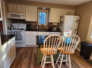 8 Coach Ln, Amherst, MA 01002