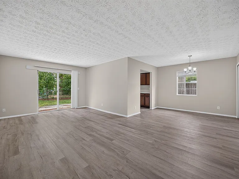 1083 Stokes St — Photo 2
