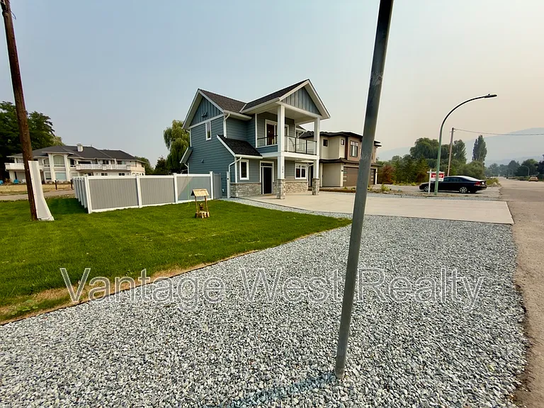 306 Sumac Rd W — Photo 15