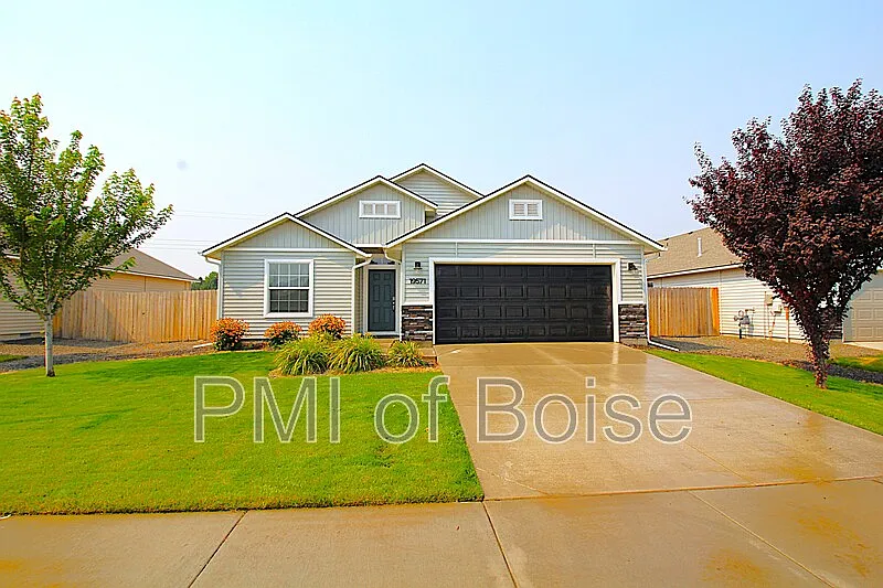 19571 Newhall Pl