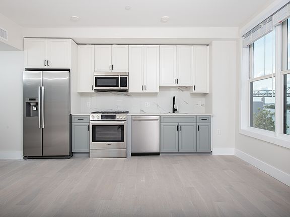 3rd image of 425 Border St #405