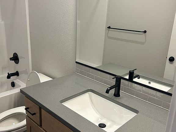 2nd image of 5033 SE Davis Rd #1