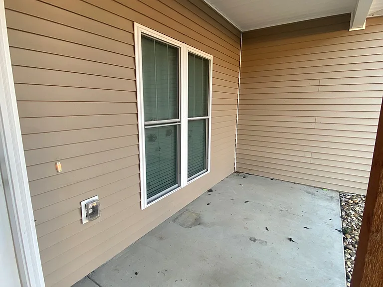 2512 Garden Dr — Photo 3