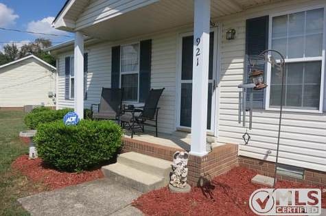 2nd image of 921 Crabapple Ln