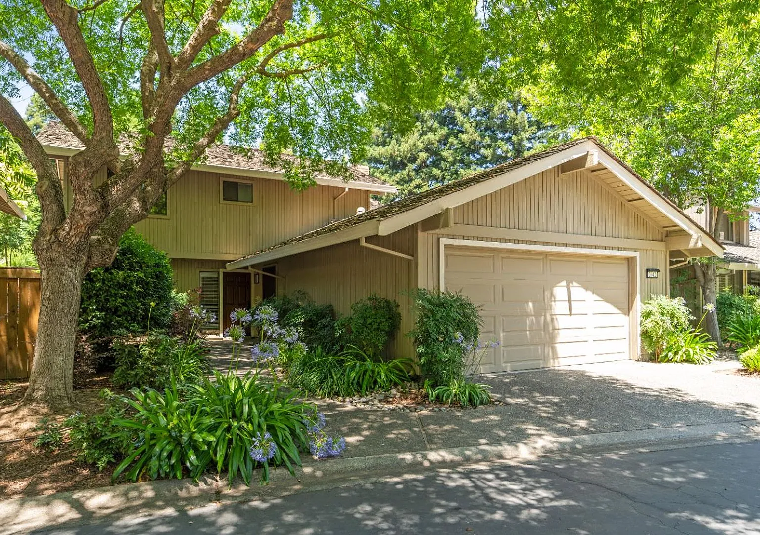 4 Bedroom Home in Sierra Oaks — Photo 1