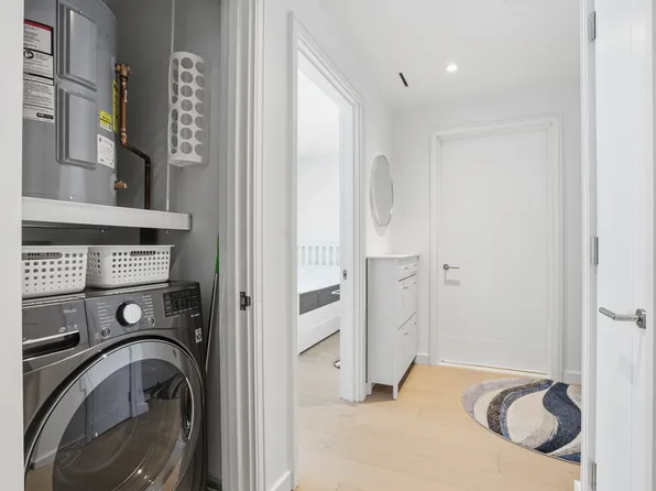 300 West 30th Street image 5 of 11