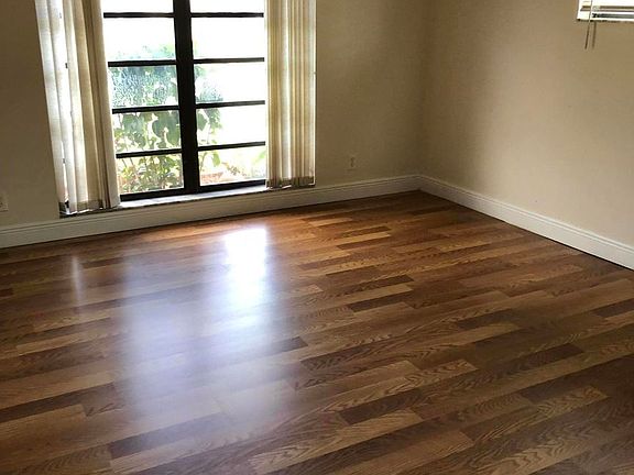 2nd image of 4761 Greentree Cres APT A