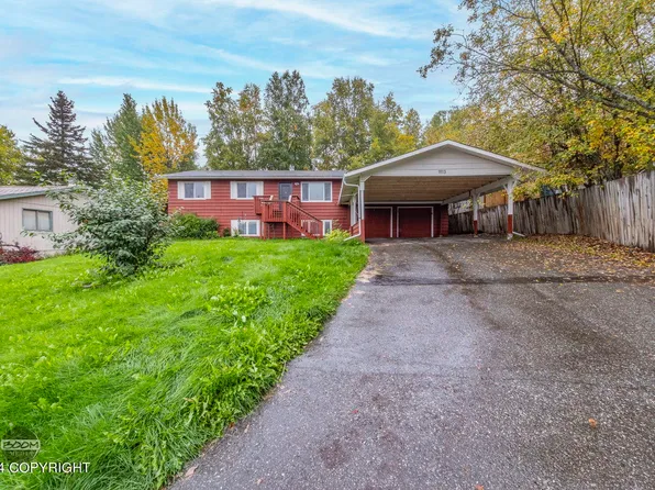 11113 Aurora Cir, Eagle River, AK 99577