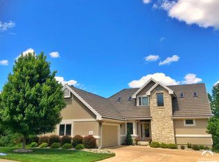 6812 SW Cottonwood Cir, Topeka, KS 66614