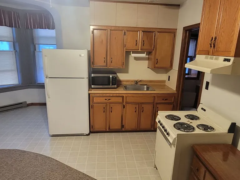 103 N Penn St — Photo 2